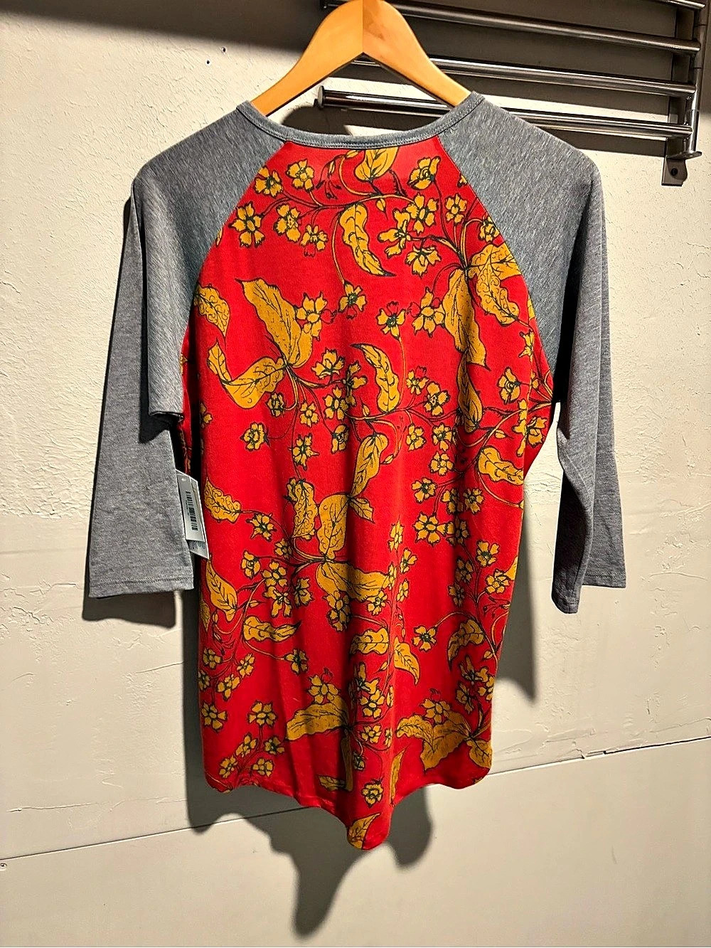 Lularoe Floral Raglan Long Sleeve Tee in Red & Gray Size Medium NWT